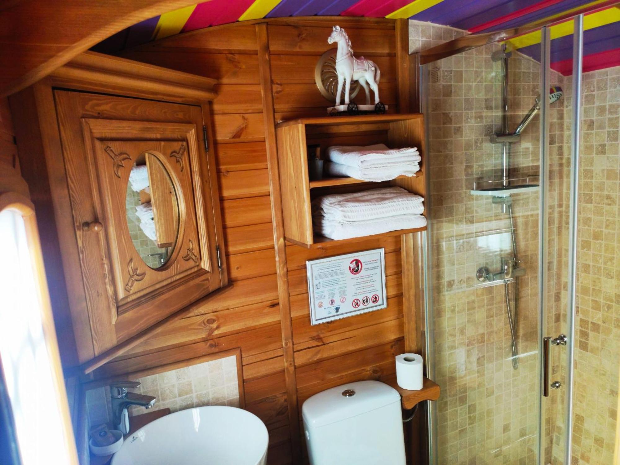 Aparthotel Logis Le Nid Du Pont De Gau Saintes-Maries-de-la-Mer Habitación foto