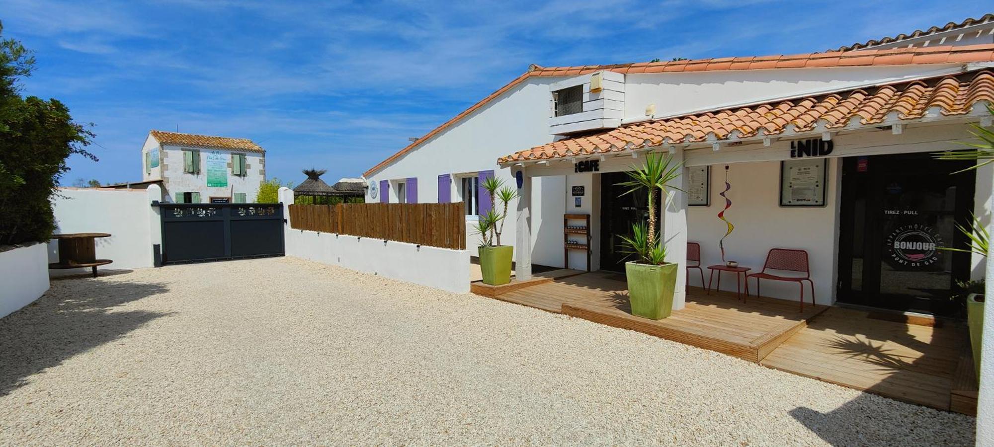 Aparthotel Logis Le Nid Du Pont De Gau Saintes-Maries-de-la-Mer Exterior foto